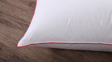 75% のアヒルは家のホテルの枕挿入物のための枕綿の赤い配管に羽をつけます