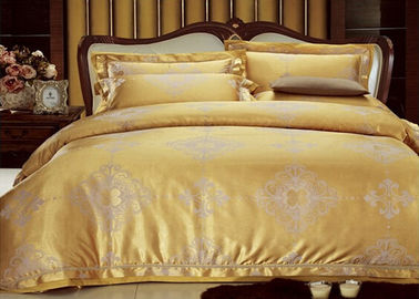 金大型の寝具は 2 つの枕カバーが付いている テンセル の寝具、1 つの羽毛布団カバーを置きます