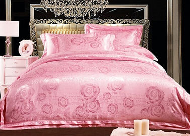 ピンクのキルトの寝具は テンセル の寝具王のクイーン サイズの顧客用を置きます サイズ