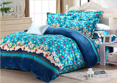 青い地色の極度の柔らかく、暖かい印刷された点の羊毛の寝具一定カバー