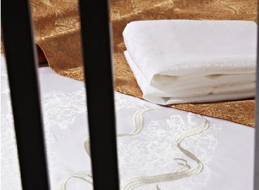 4/5 軒の星のホテルのために優雅な Tencel のベッドの旗の高級ホテルの寝具